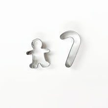 Load image into Gallery viewer, Caspari Peppermint 10&quot; Luxury Cone Crackers - 8 per box